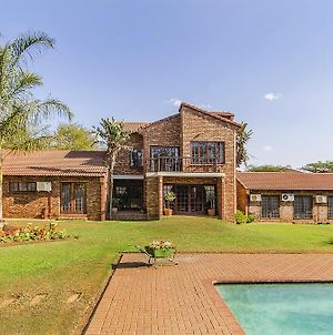 Peters Guesthouse Pretoria-Noord Exterior photo
