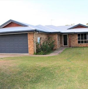 Entire 4Br House Close To Airport Hosted By Homestayz Gladstone Exterior photo