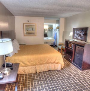 Amerivu Inn & Suites - Helen Exterior photo