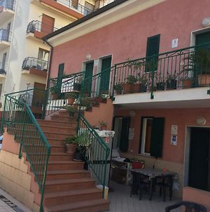 Appartamento Villa Mare Blu 1° Piano Su 2 Livelli Βεντιμίλια Exterior photo