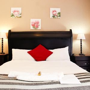 Dumelang Executive Lodge - Midrand, Free Wifi And Parking Exterior photo