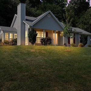Peaceful Getaway In Greensboro Home Exterior photo