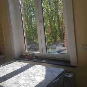 Cozy Room In Flat And Close To The City Center Λουβέν Exterior photo