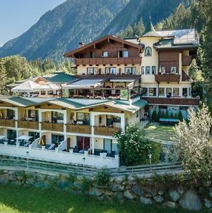Hotel Landenhof Superior Mayrhofen Exterior photo