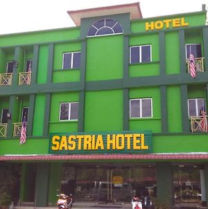 Oyo 593 Sastria Hotel Σουνγκάϊ Πετάνι Exterior photo
