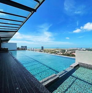The Quartz Residence Melaka First Sky Pool Homestay By Letsstay Exterior photo