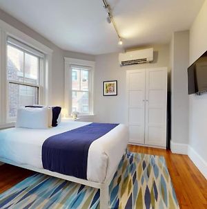 A Stylish Stay W/ A Queen Bed, Heated Floors.. #22 Μπρούκλαϊν Exterior photo