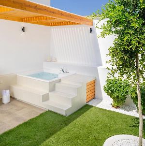 Ethos Luxury Home - Seaview Villa With Hot-Tub! Ηραίο Exterior photo
