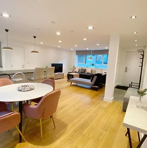 Bright, Spacious, 3-Bedroom Emirates Apartment With Terrace Λονδίνο Exterior photo