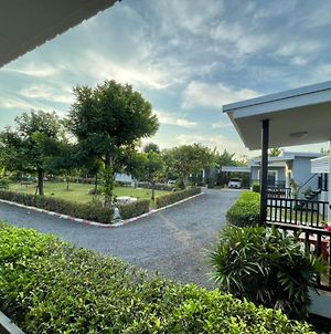 Baan Ruay Suk Resort Lop Buri Exterior photo