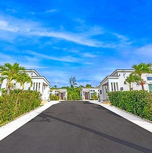 Beverly Hills Villa Miyakojima Resort Exterior photo