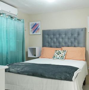 Yhavarees Comfy Oasis 2-Bed Aprt- Central & Secure Διαμέρισμα Κίνγκστον Exterior photo