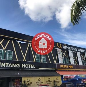 Q Bintang Hotel Άλορ Σταρ Exterior photo
