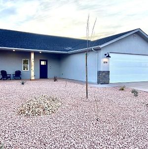 The Blue Tortoise 3 Bedroom Home With Hot Tub Kanab Exterior photo