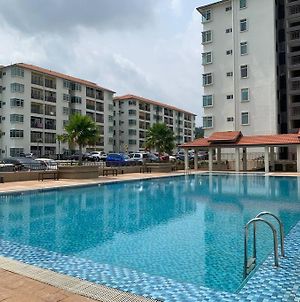 Inap Kayangan @ Puncak Alam With Swimming Pool Διαμέρισμα Bandar Puncak Alam Exterior photo