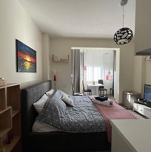 Lovely One Bedroom Studio In Τίρανα Exterior photo