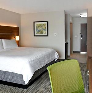 Holiday Inn Express & Suites Ottawa Exterior photo