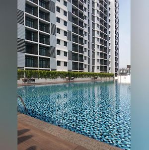 L'Yana Beauty 2-Bedroom Apartment With Pool Bandar Penawar Exterior photo