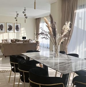 Luxury 6 Bedroom Villa With Private Office & Bbq Area, Unbeatable Amenities Ντουμπάι Exterior photo