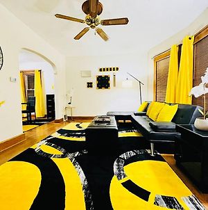 The Bumblebee Retreat - Stylish Cozy House Near Downtown - With 300Mb Wifi, Parking & Self Check-In Βίλα Κλίβελαντ Exterior photo