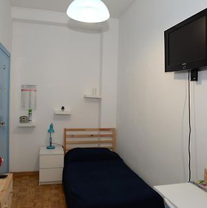 Room In Guest Room - Single Room In Cozy And Comfortable Apartment Ρώμη Exterior photo