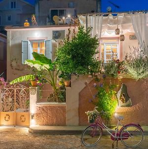 Flowers In The City - Elegant Home In Argostoli Exterior photo