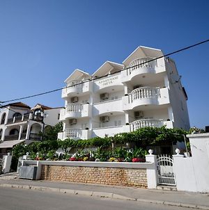 Apartments Ineta Sveti Filip i Jakov Exterior photo