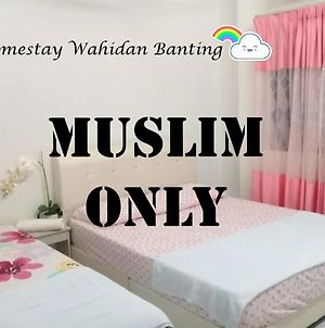 Homestay Wahidan Banting Banting  Exterior photo