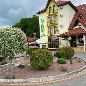 Hotel Restaurant Vizit Τρούσκαβετς Exterior photo