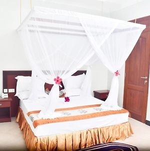 Room In Bb - Sea Crest Hotel Zanzibar Kiwengwa  Exterior photo