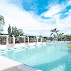 Reddoorz @ Royal Grande Beach Resort Μπατάνγκας Exterior photo