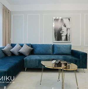 Miku Apartment - Vibrant 1Bd Apartment Near The Lake Τίρανα Exterior photo