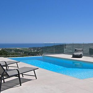 Modern Villa With Infinity Pool Close To The Sea Ταυρωνίτης Exterior photo