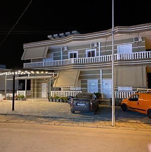 Vila Mario Aparthotel Εξαμίλιο Exterior photo