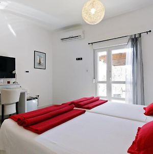 Room In Guest Room - Comfy Apartments Next To The Beach Σπλιτ Exterior photo
