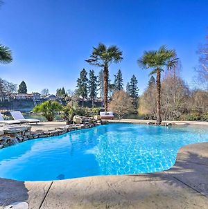Luxe Grants Pass Getaway With Riverfront Views! Βίλα Exterior photo