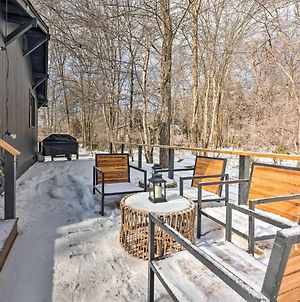 Pocono Lake Cabin With Grill And Resort Amenities! Exterior photo