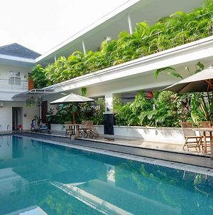 Urbanview Hotel Syariah Casa Azmya Yogyakarta Kejayan Exterior photo