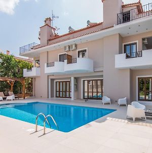 Inviting Villa In Anavissos With Communal Pool Ανάβυσσος Exterior photo