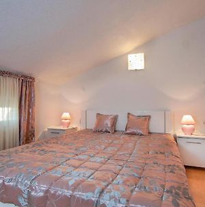 Six-Bedroom Holiday Home In Perci Tar-Vabriga Exterior photo