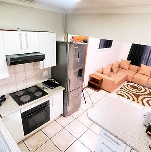 Ankazimia House At Weltevredenpark With Two Bedrooms Apartments Roodepoort Exterior photo
