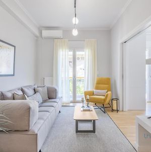 Sun-Splashed 2-Bdr Corner Apartment With Hillside Views! Αθήνα Exterior photo