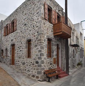 Patriko Nisyrian Guesthouse Μανδράκι Exterior photo