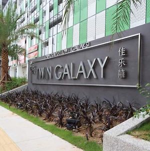 Twin Galaxy Dual Key Apartment Near Ciq & Ksl Τζόχορ Μπάχρου Exterior photo