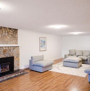 Comfortable Four Bedroom Unit With Lake View West Kelowna Exterior photo