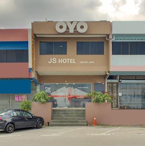 Oyo 89985 Js Hotel Τζόχορ Μπάχρου Exterior photo