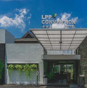 Lpp Convention Hotel Demangan Γιογκιακάρτα Exterior photo