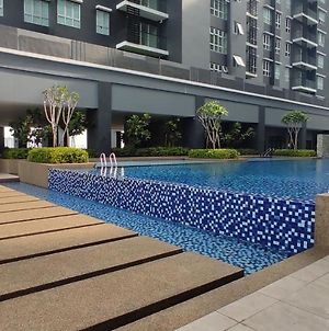 Bukit Rimau Apartment With Swimming Pool View Σαχ Αλάμ Exterior photo