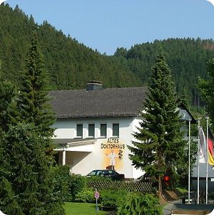 Altes Doktorhaus - Hotel Garni Willingen  Exterior photo