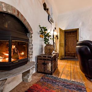 Historical Two-Bedroom Apartment With Sauna, Jacuzzi And Fireplace Ταλίν Exterior photo